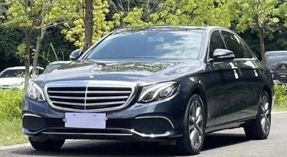 做生意的人一般都买什么车，黑色立标奔驰E级或S级彰显商务气息